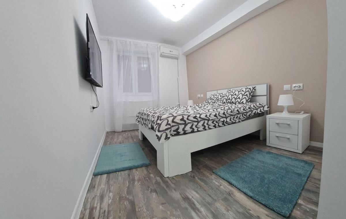 Apartament Apartament Terra Targoviste Zewnętrze zdjęcie