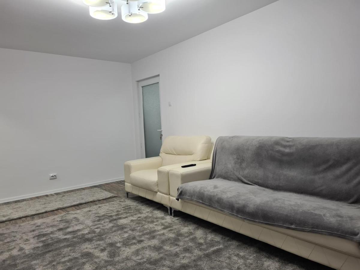 Apartament Apartament Terra Targoviste Zewnętrze zdjęcie