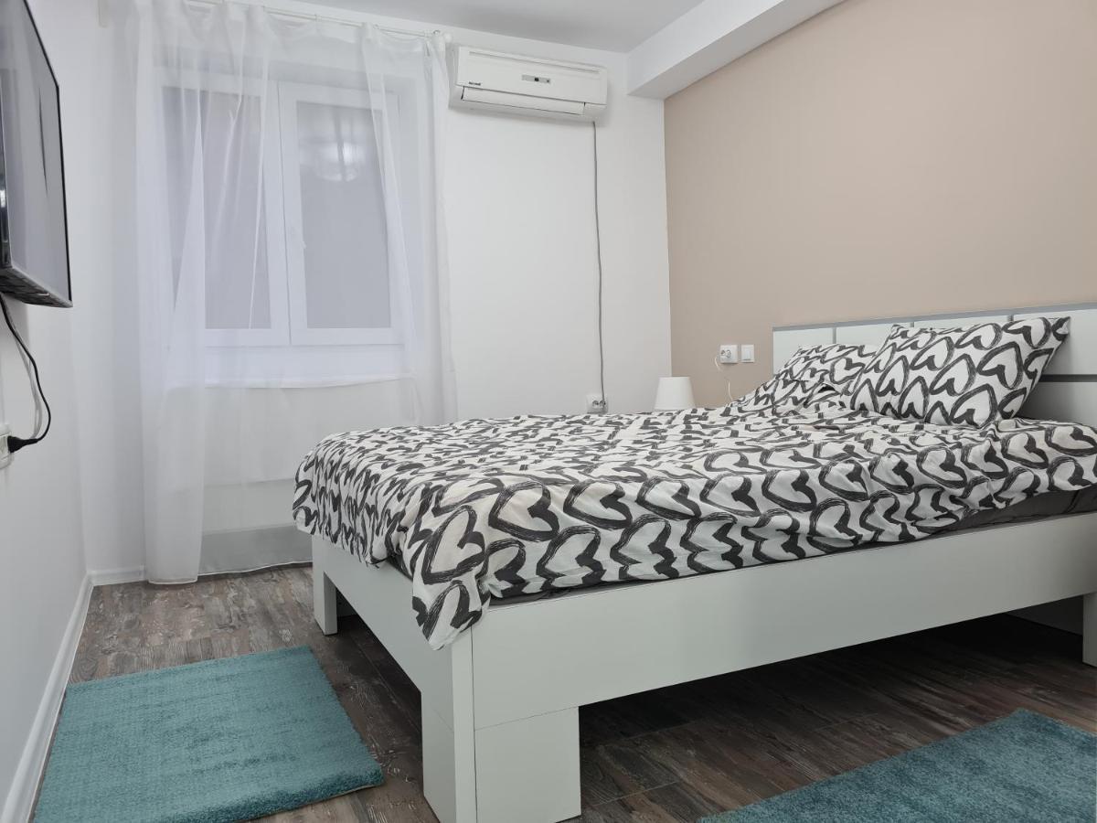 Apartament Apartament Terra Targoviste Zewnętrze zdjęcie